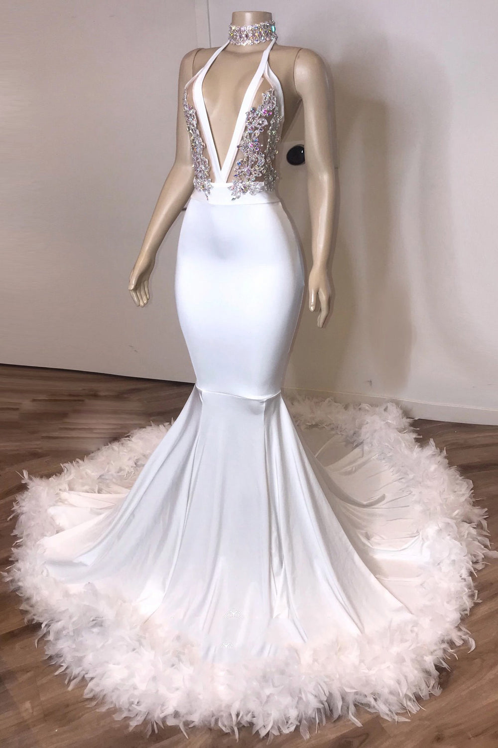 2027 Prom Dresses White V Neck Mermaid Backless Halter Long With Feathers front view