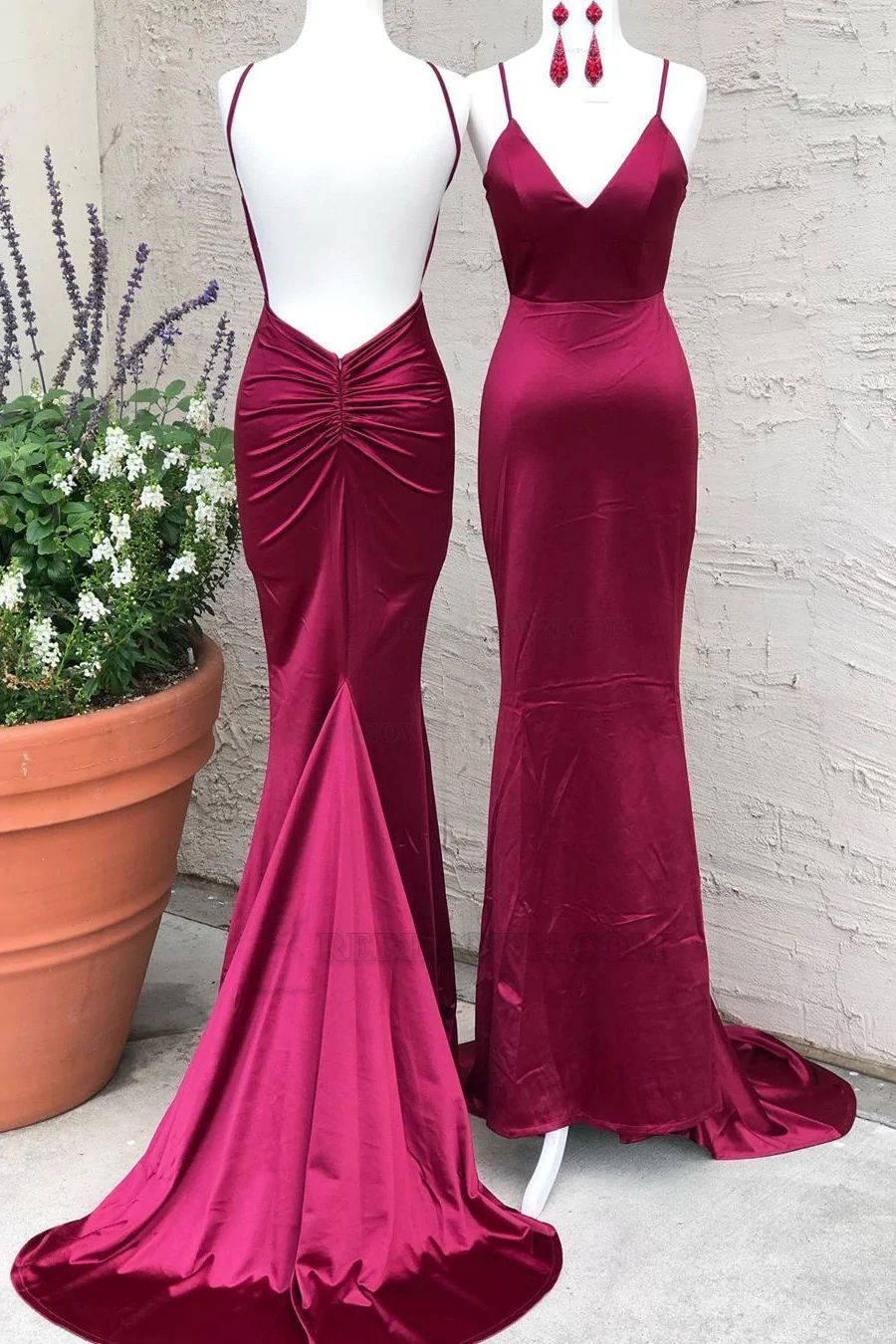 Column V-neck Satin Backless Ruched Sleeveless 2027 Brush Train Prom Dresses front view