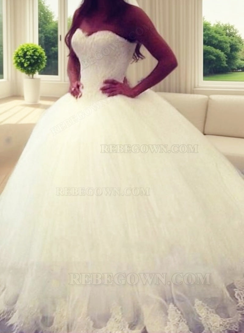 Sweetheart Appliques Ball Gown Court Train Ivory Wedding Gowns / Dresses front view